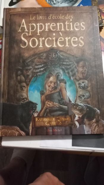 Le livre d' école des apprenties sorcières