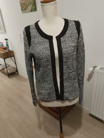 Gilet à mailles grises sans boutonnière toutes saisons femme '' Cache Cache''