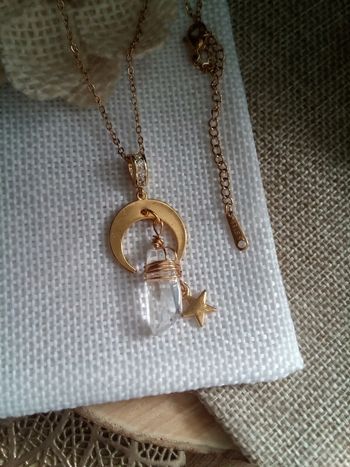 Collier lune étoile et cristal de quartz