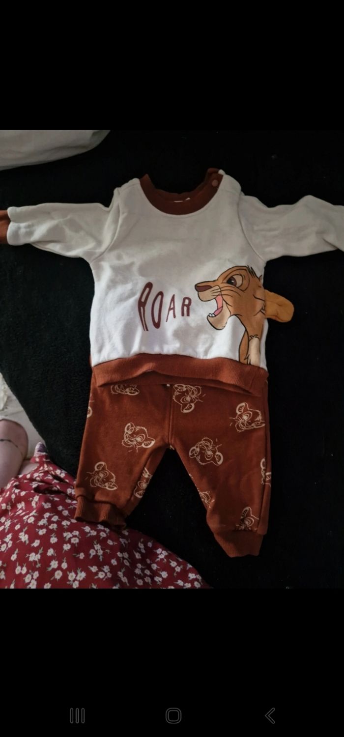 Ensemble jogging simba