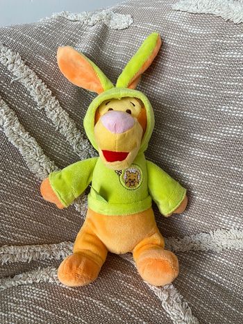 Peluche doudou 30cm Disney Winnie tigrou tigre orange pull à capuche vert parfait état