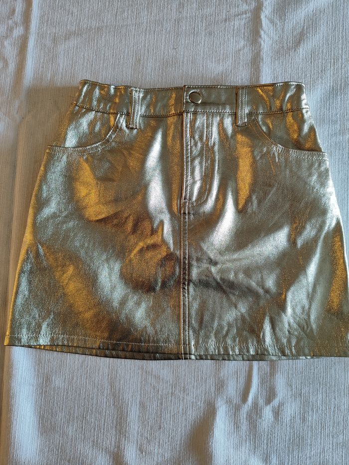 Juste fille en similicuir doré