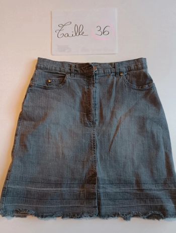 Jupe en jean elasthane Camaïeu taille 36 en très bon état