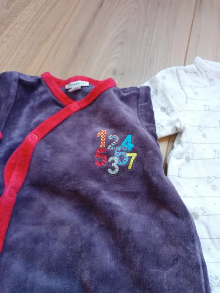 2 pyjamas velours 3 mois - photo numéro 5