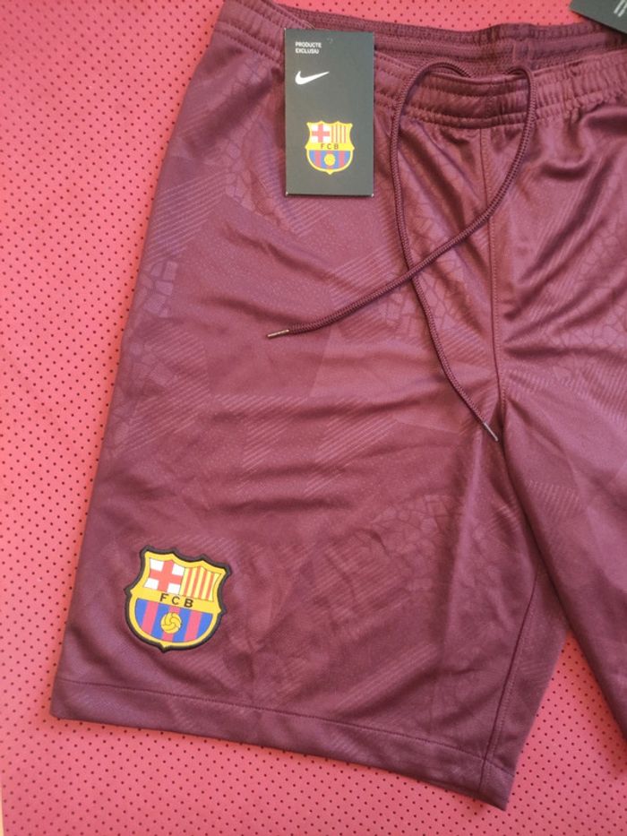 Short de foot FC Barcelone, Nike Authentique Officiel taille Adulte S Homme, Neuf - photo numéro 2