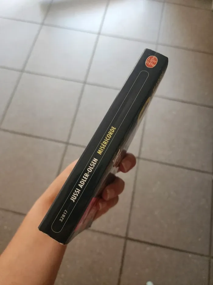 Livre de poche "miséricorde" de Jussi Adler-Olsen - Doublon - photo numéro 3