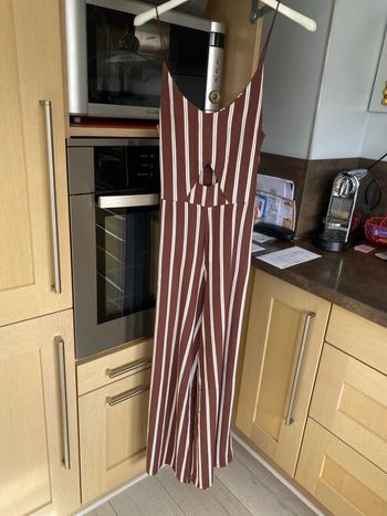 Très jolie combinaison pantalon , la marque New Yorker taille 36