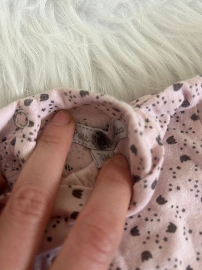 Très beau pull fin rose et gris 🥰 kimbaloo taille 3 mois - photo numéro 2