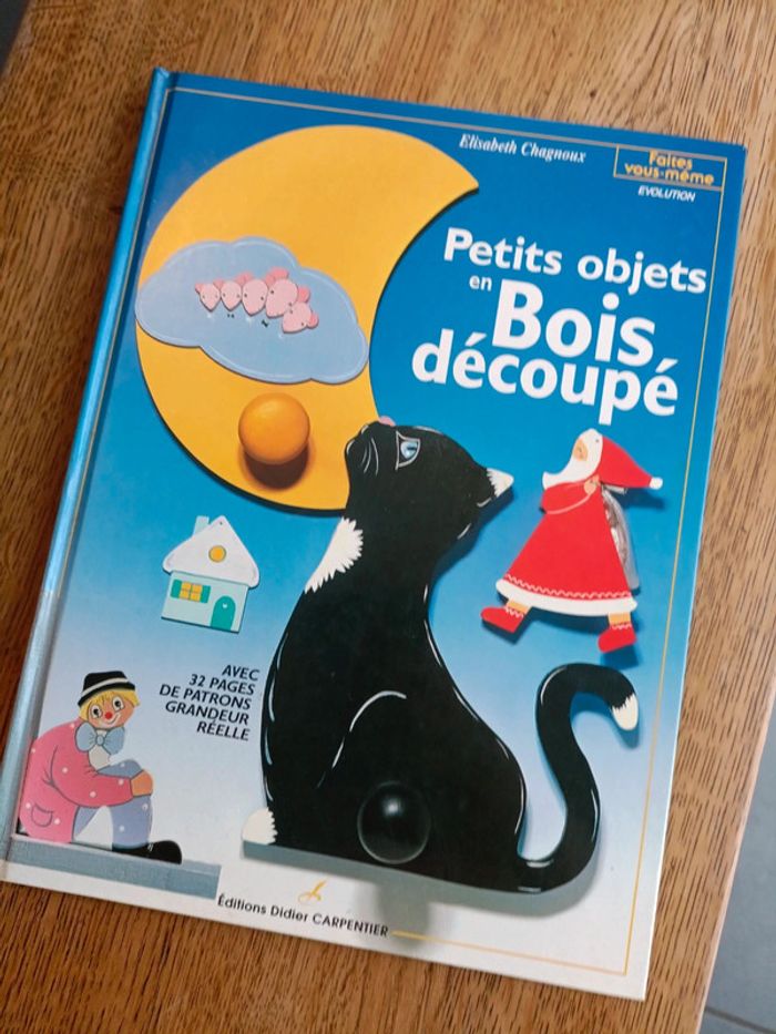 Petits objets de bois découpé