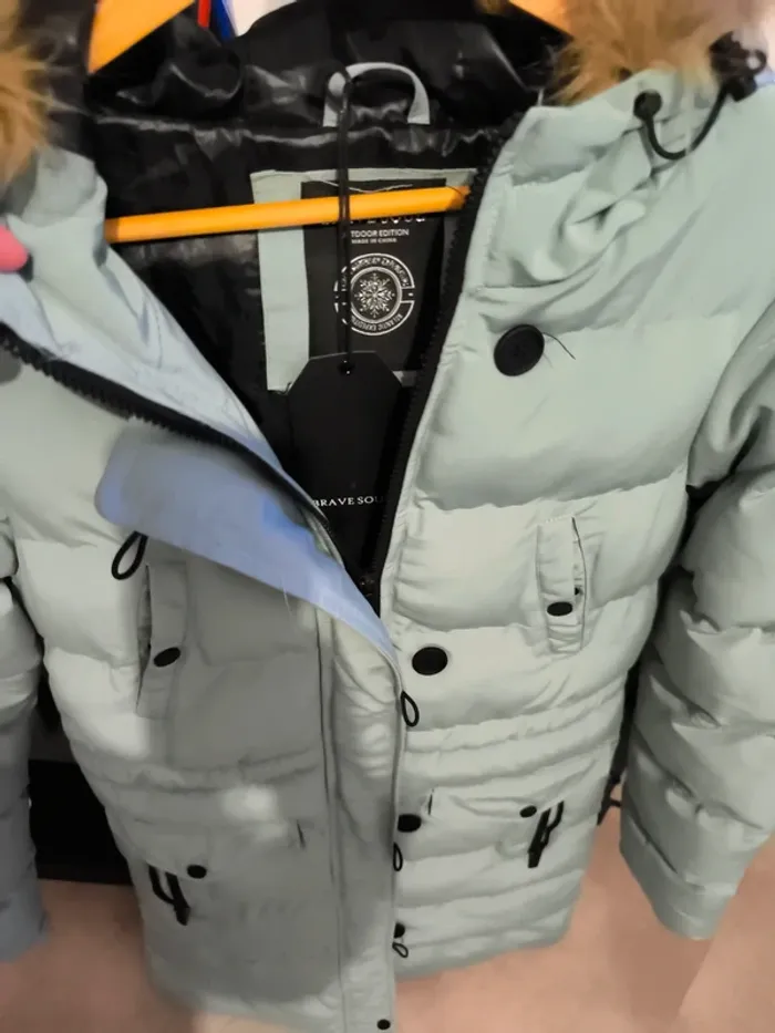 Magnifique parka neuve - photo numéro 3