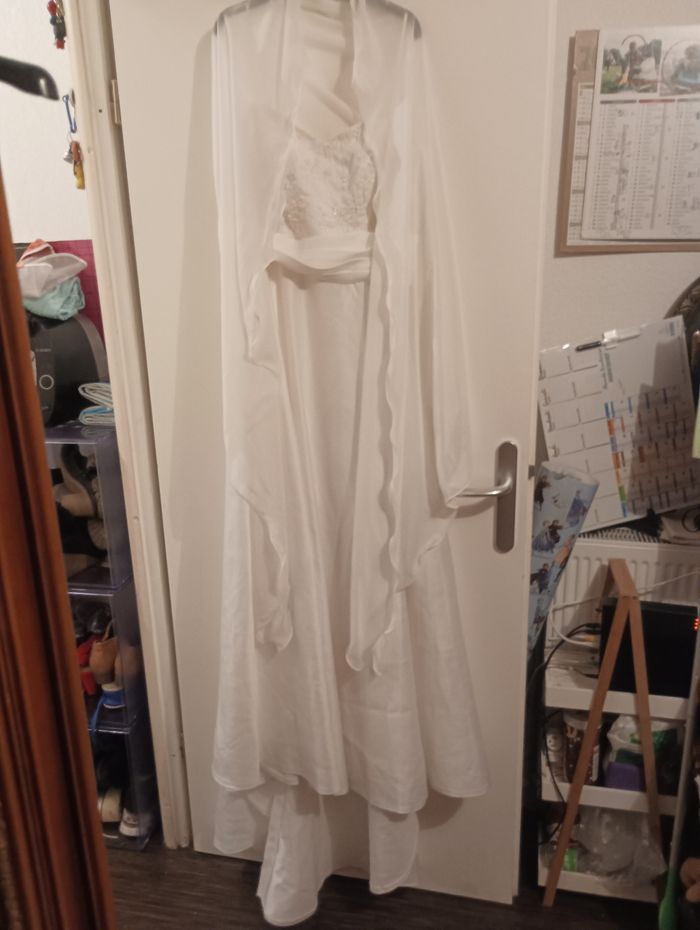 Bonjour je vends une robe de mariage taille 44 - photo numéro 2