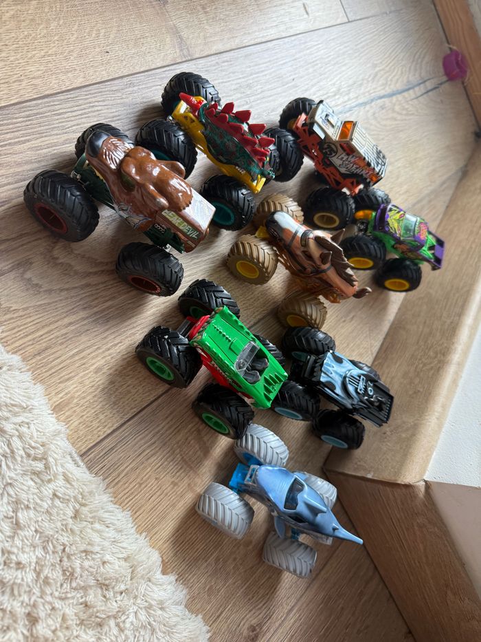 Lot de 8 monster truck monster jam hot wheels