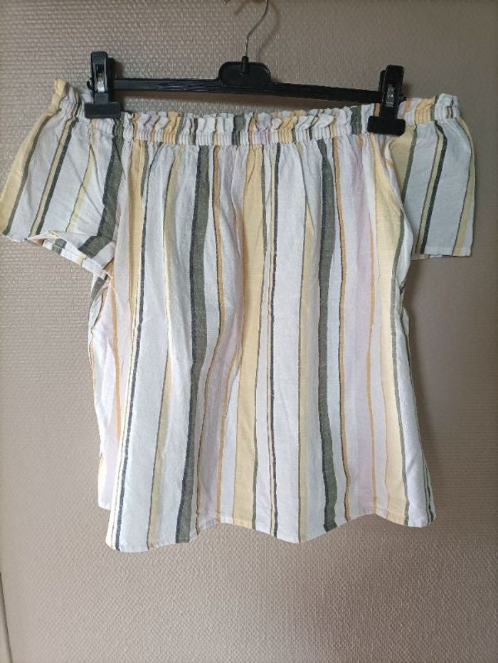 Tshirt épaules dénudées à rayure multicolore