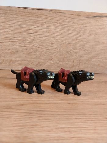 Figurines type lego 2 wargs noir pour guerriers orcs seigneur des anneaux