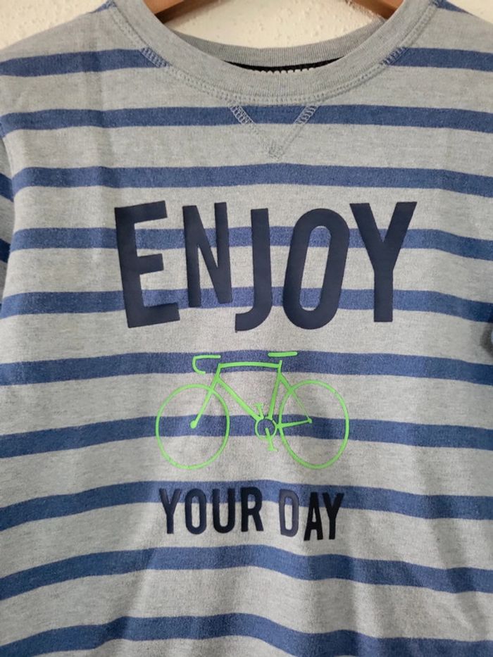 Pull garçon Okaidi 8 ans rayures motif vélo - photo numéro 2