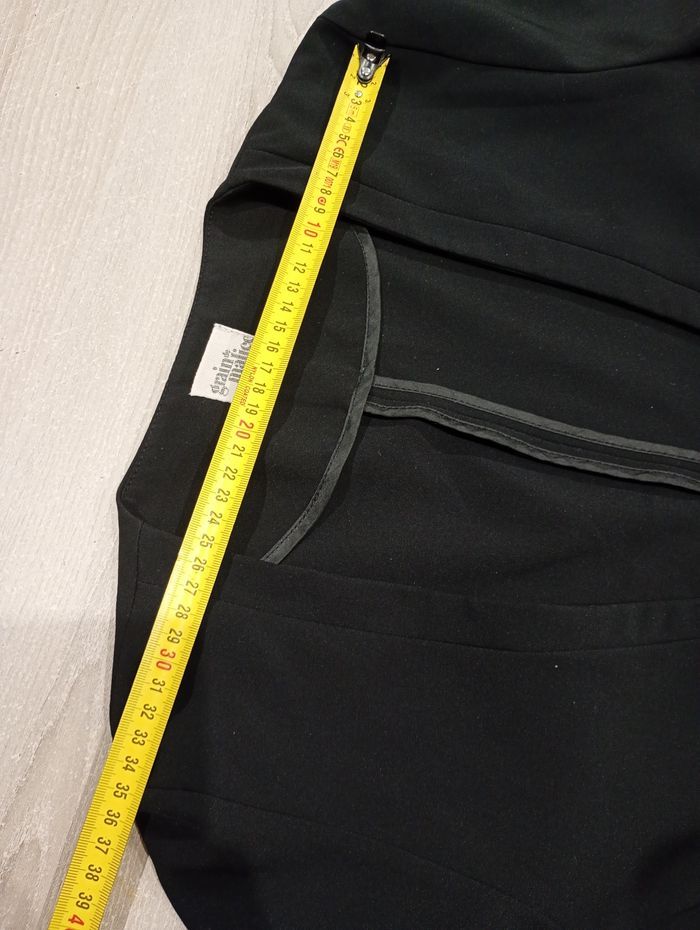 Veste de blazer noire – Grain de Malice – Chic & Détails Dorés
- photo numéro 5