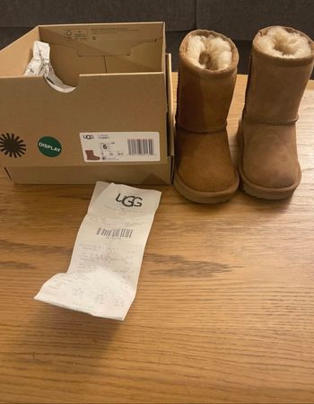 UGG neuves taille 22