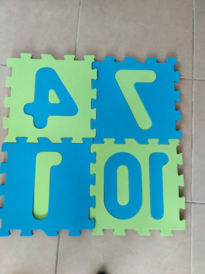 4 pièces de puzzles. - photo numéro 2