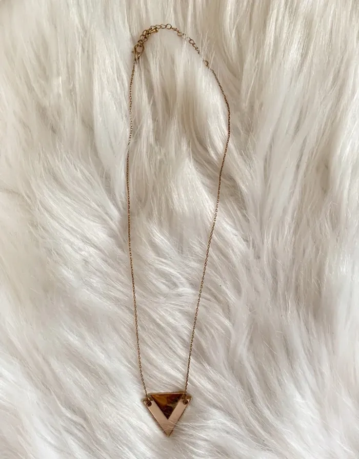 LOT Collier doré + 2 vernis - photo numéro 3