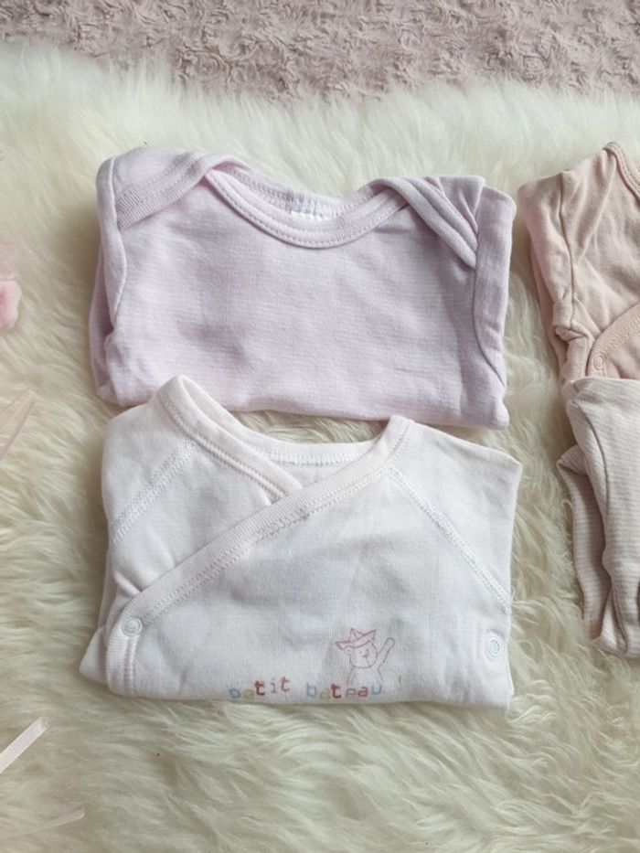 Bodies bebe fille 1 mois - photo numéro 3