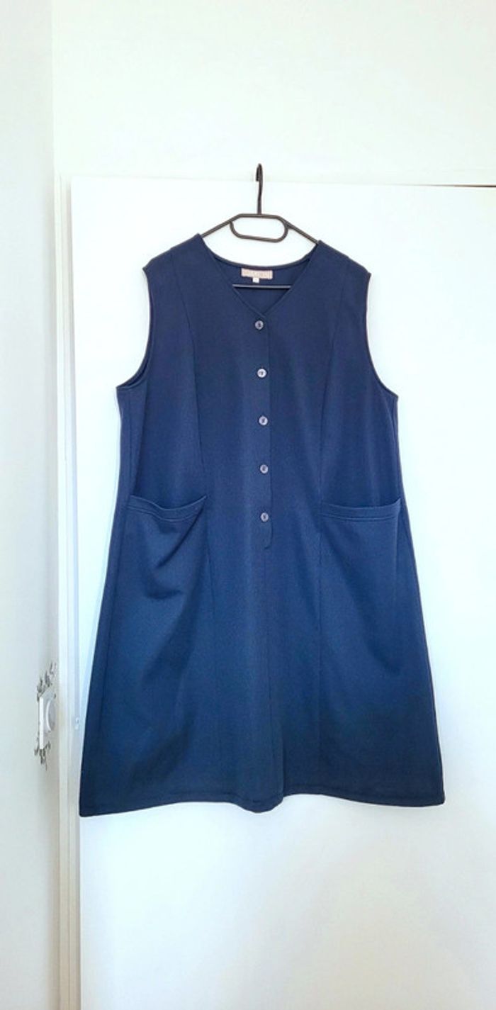 Robe Vintage bleu marine à boutons et poches sur le devant - DAXON Taille 52