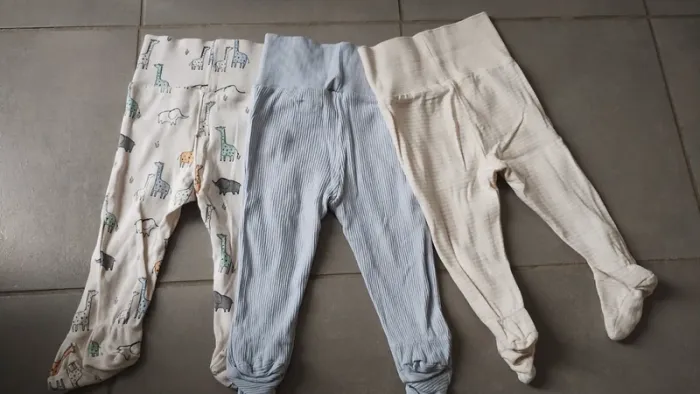 Lot 3 pantalons avec pieds 9 mois - photo numéro 2