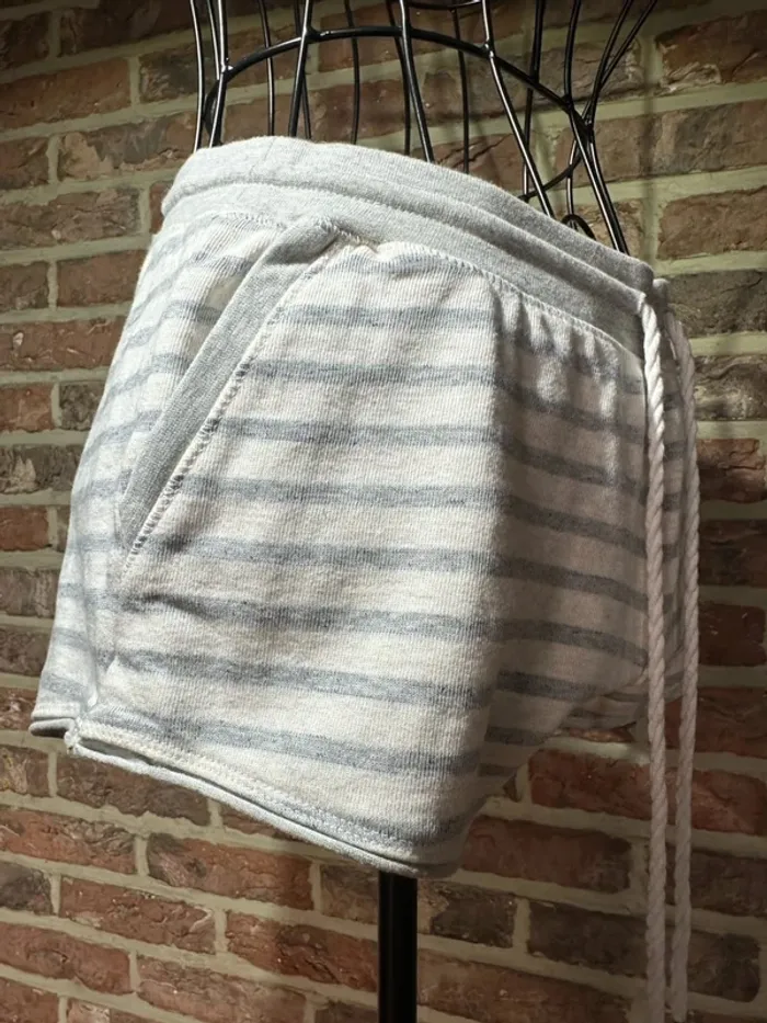 Short ligne gris et blanc Undiz Taille XS / 34 - photo numéro 9
