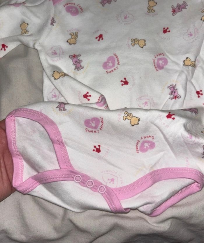 Lot 2 body neufs 1/2 ans - photo numéro 2