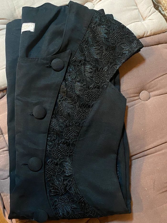Robe noire avec dentelle - photo numéro 6