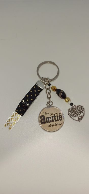 Porte clé ami " Ton amitié est précieuse "