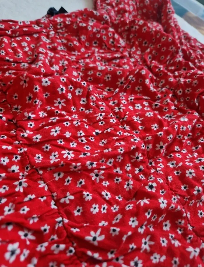 🪅 Haut à fleurs rouge épaules dénudées - Taille 36 - Kiabi 🪅 - photo numéro 4