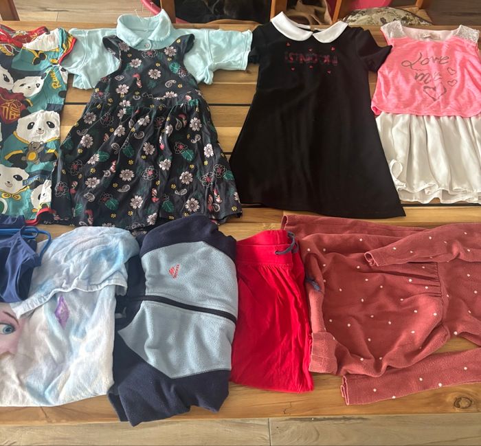 Lot vêtements fille 5/6 ans - photo numéro 3