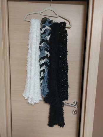 Lot 4 écharpes froufrou