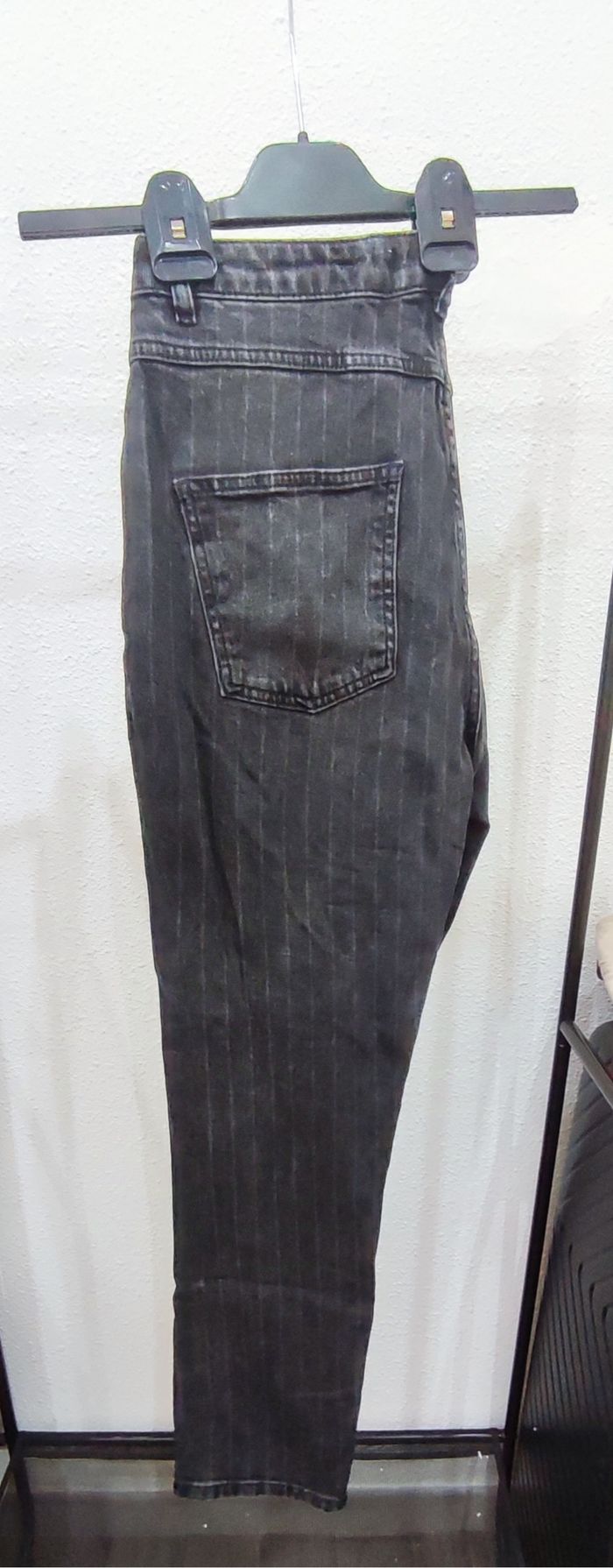 Jean boyfriend noir à rayures grises Etam - Taille 40 - photo numéro 4