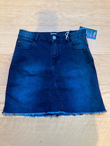 Neuve jupe en jean Mim (38 sur étiquette mais plutôt 34)