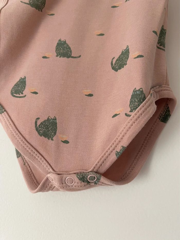 Lot de 3 bodies Trixie manches longues couleur vieux rose + petit pantalon avec pieds assorti H&M - photo numéro 7