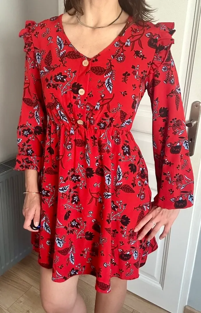Magnifique robe rouge à fleurs fluide & cintrée - photo numéro 6