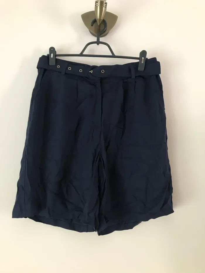 Short bleu