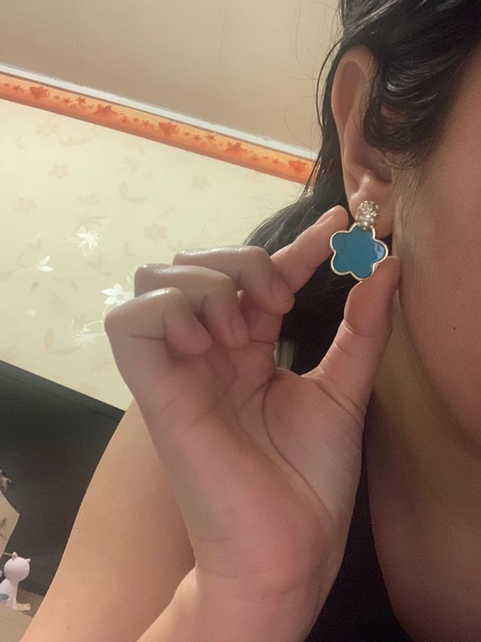 Boucles d’oreilles fleurs bleues effet marbré - photo numéro 3