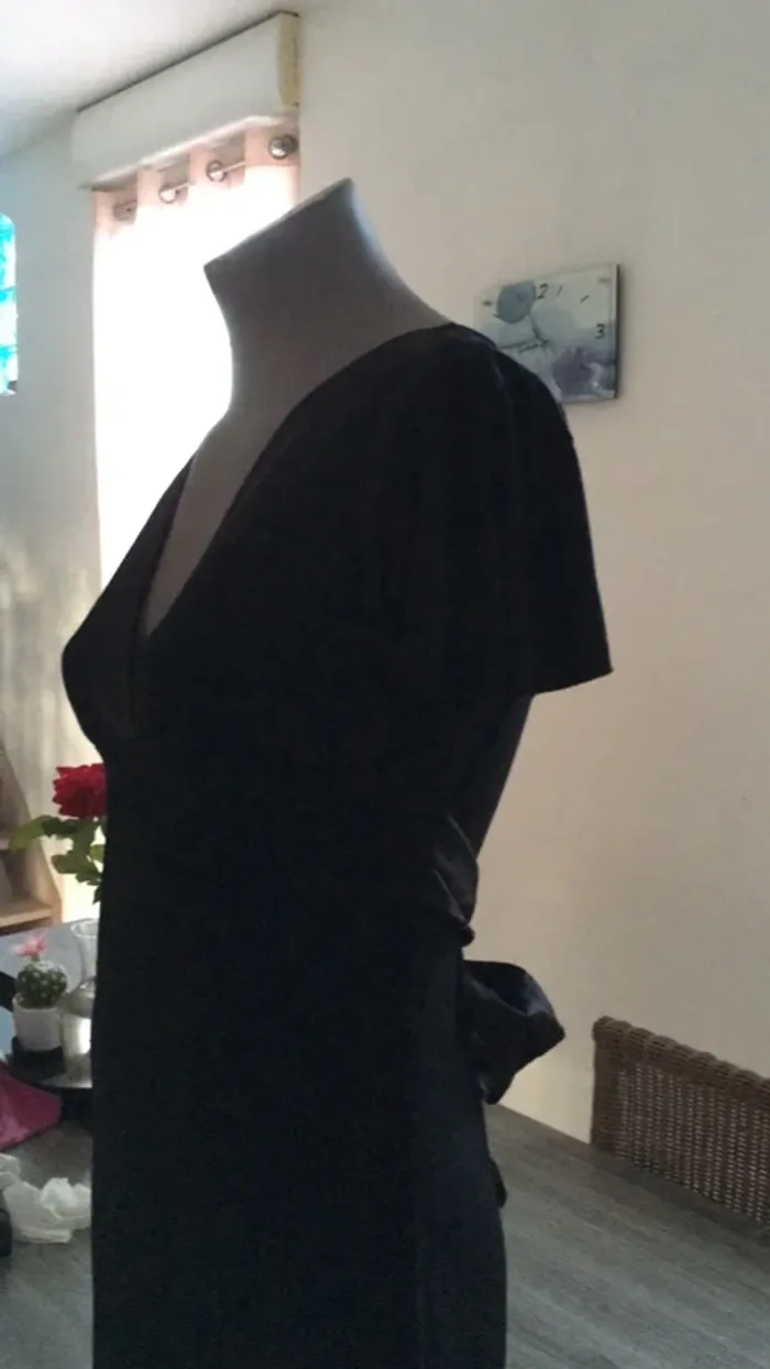 Robe noire col et noeud satin - photo numéro 4