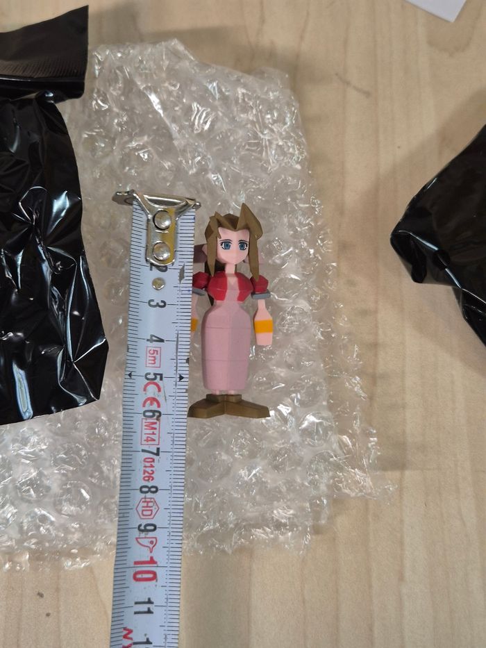 Figurine polygones Final Fantasy VII : Aerith Gainsborough - photo numéro 5