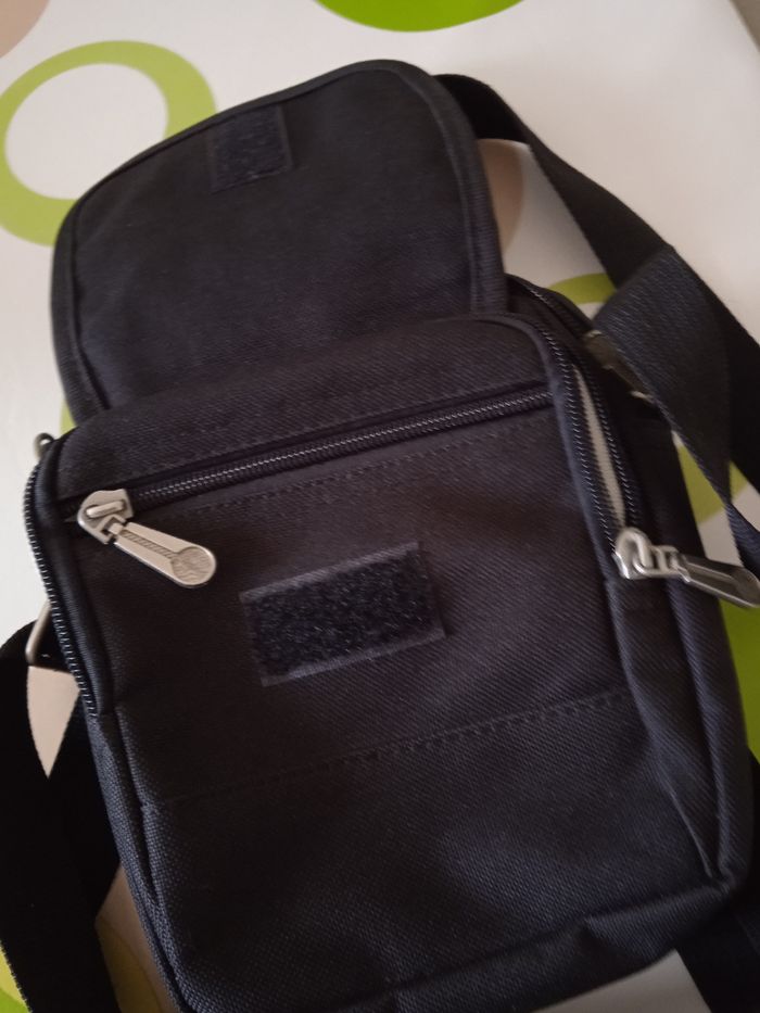 Vend sacoche homme noir marque David Jones - photo numéro 7