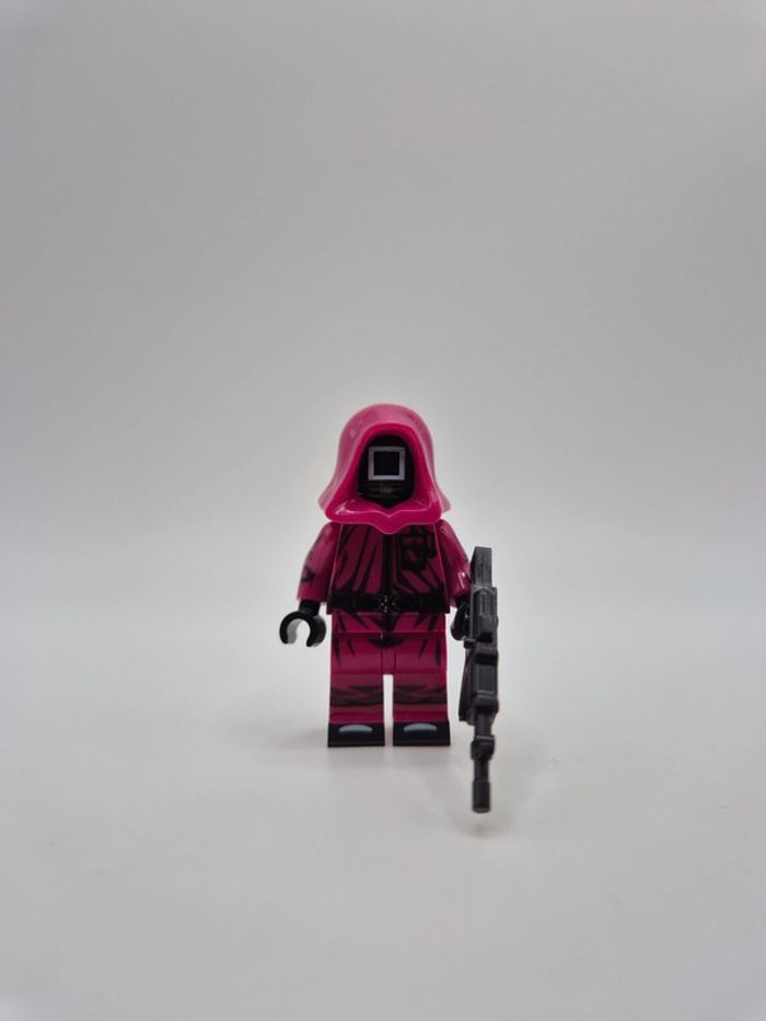 Figurine type lego soldat garde Squid Game