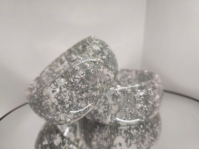 Bijoux en résine doré et argenté pour soirée - photo numéro 4