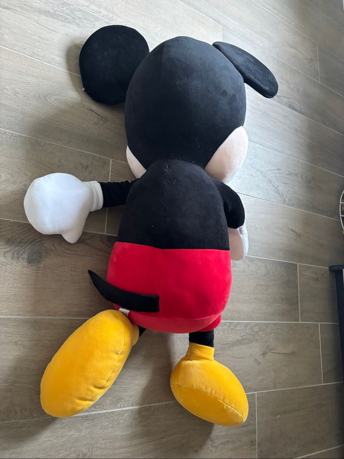 Énorme peluche Disney Mickey Mouse - photo numéro 2