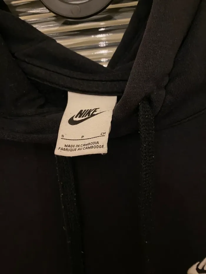 Sweat noir à capuche Nike taille S - photo numéro 2