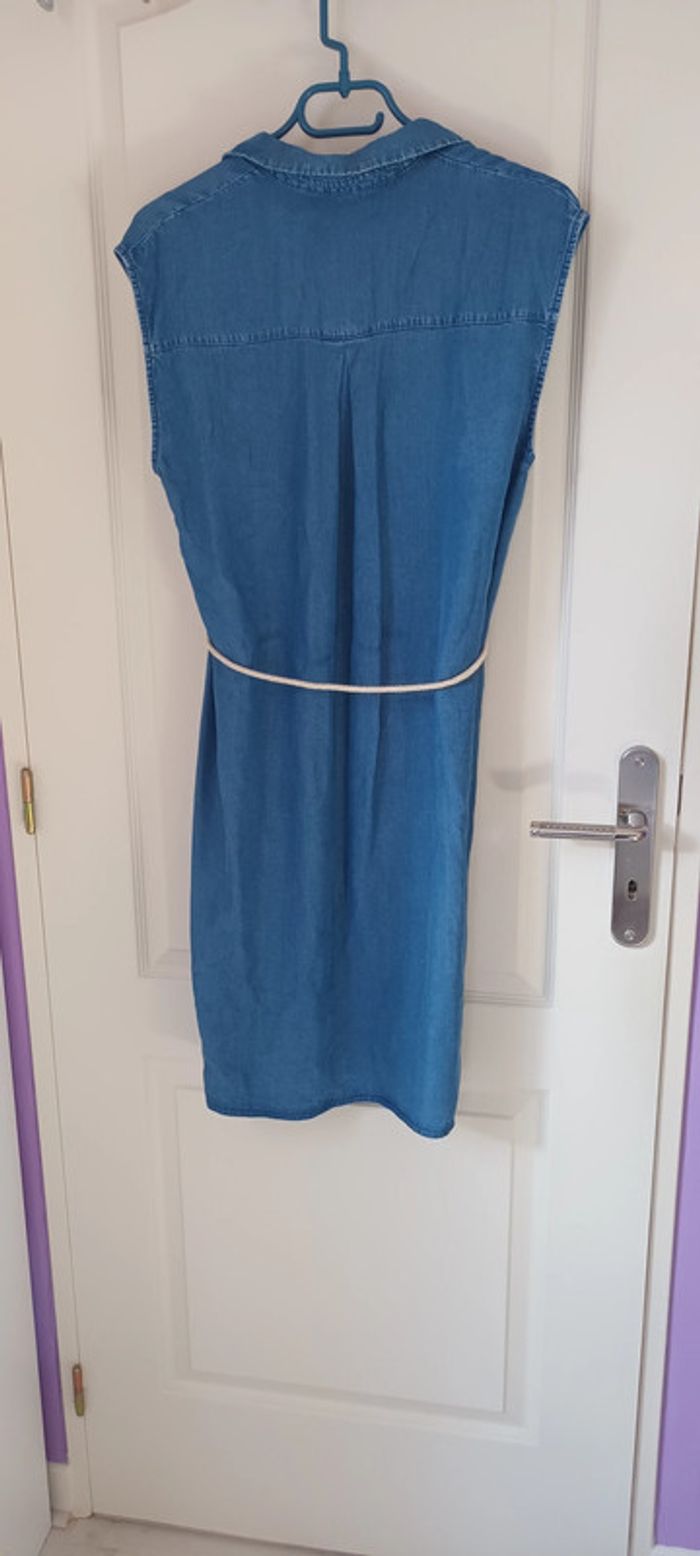 Robe couleur jean et ceinture - photo numéro 2