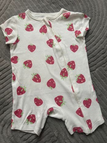 Barboteuse fille fraises