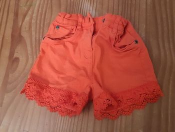 Short avec dentelle corail