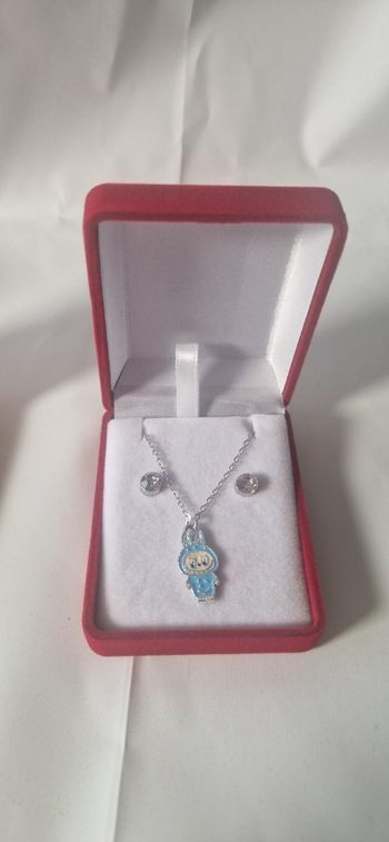 Coffret boucles d'oreilles et collier labubu